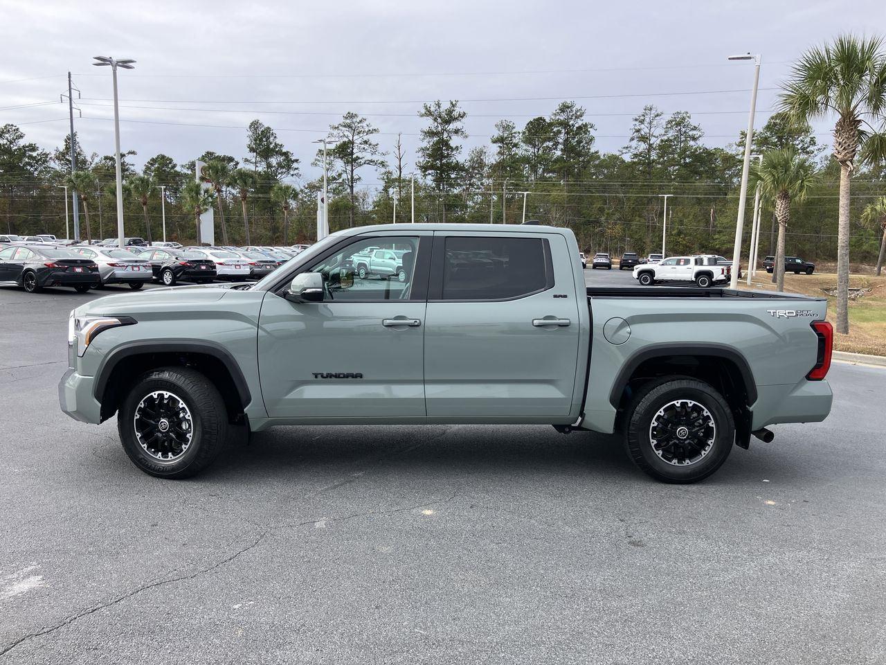 2022 Toyota Tundra SR5 CrewMax photo 2