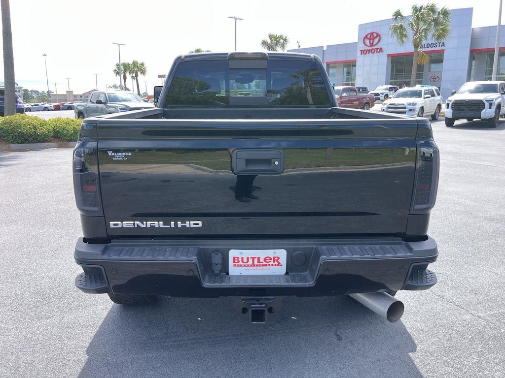 Used 2018 GMC Sierra 2500HD Denali Truck Crew Cab
