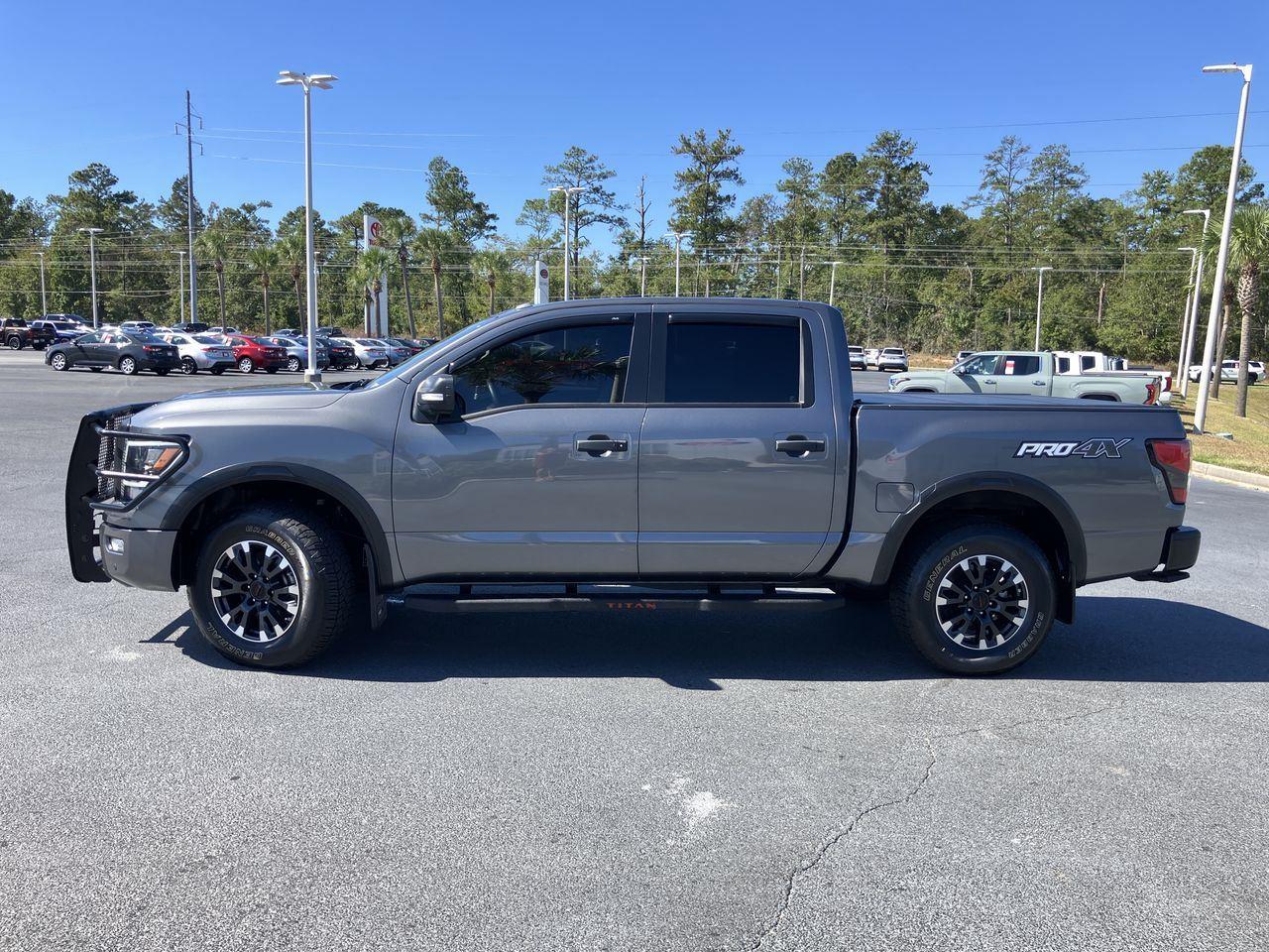 2021 Nissan Titan PRO-4X Crew Cab photo 2