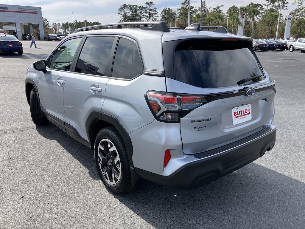 2025 Subaru Forester Premium Base photo 4