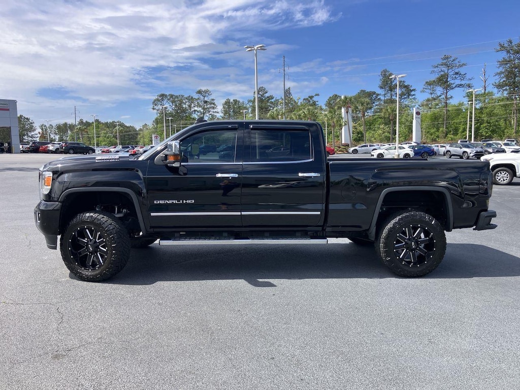 Used 2018 GMC Sierra 2500HD Denali Truck Crew Cab