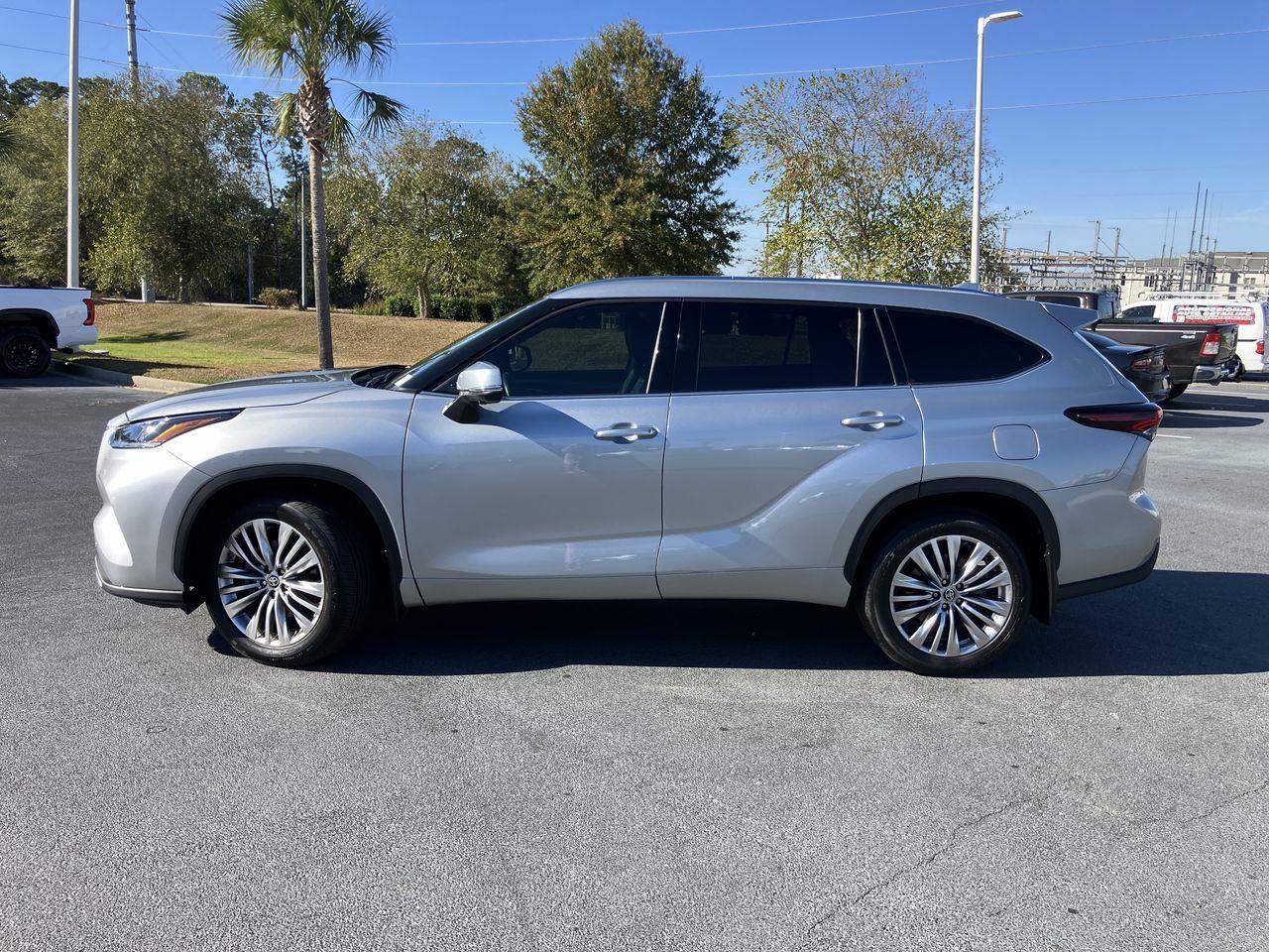 2024 Toyota Highlander Platinum photo 2