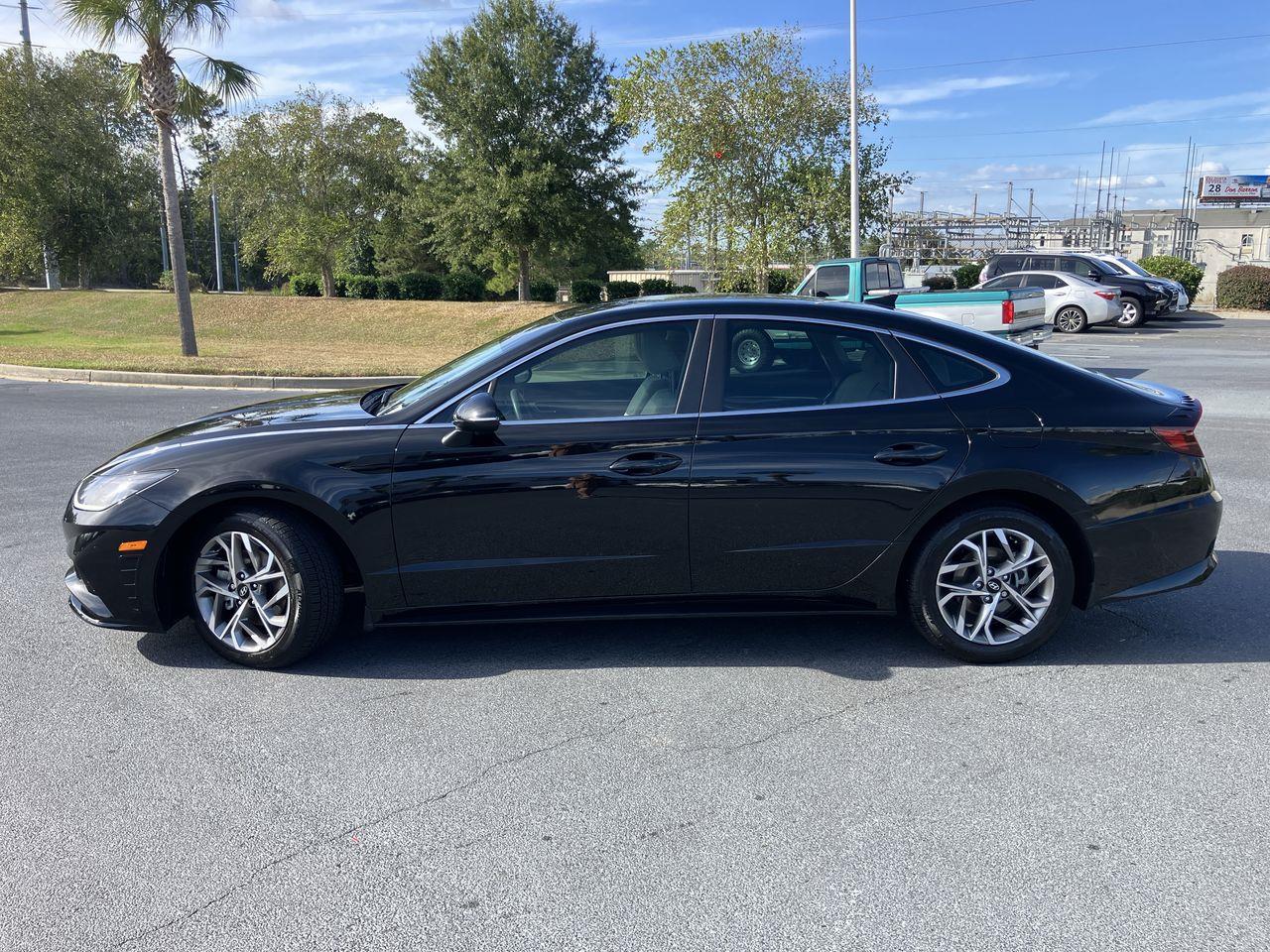 2021 Hyundai Sonata SEL photo 2