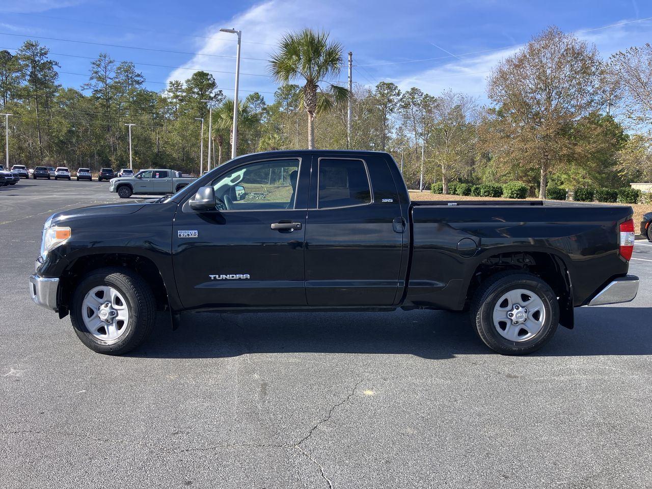 2016 Toyota Tundra SR5 photo 2