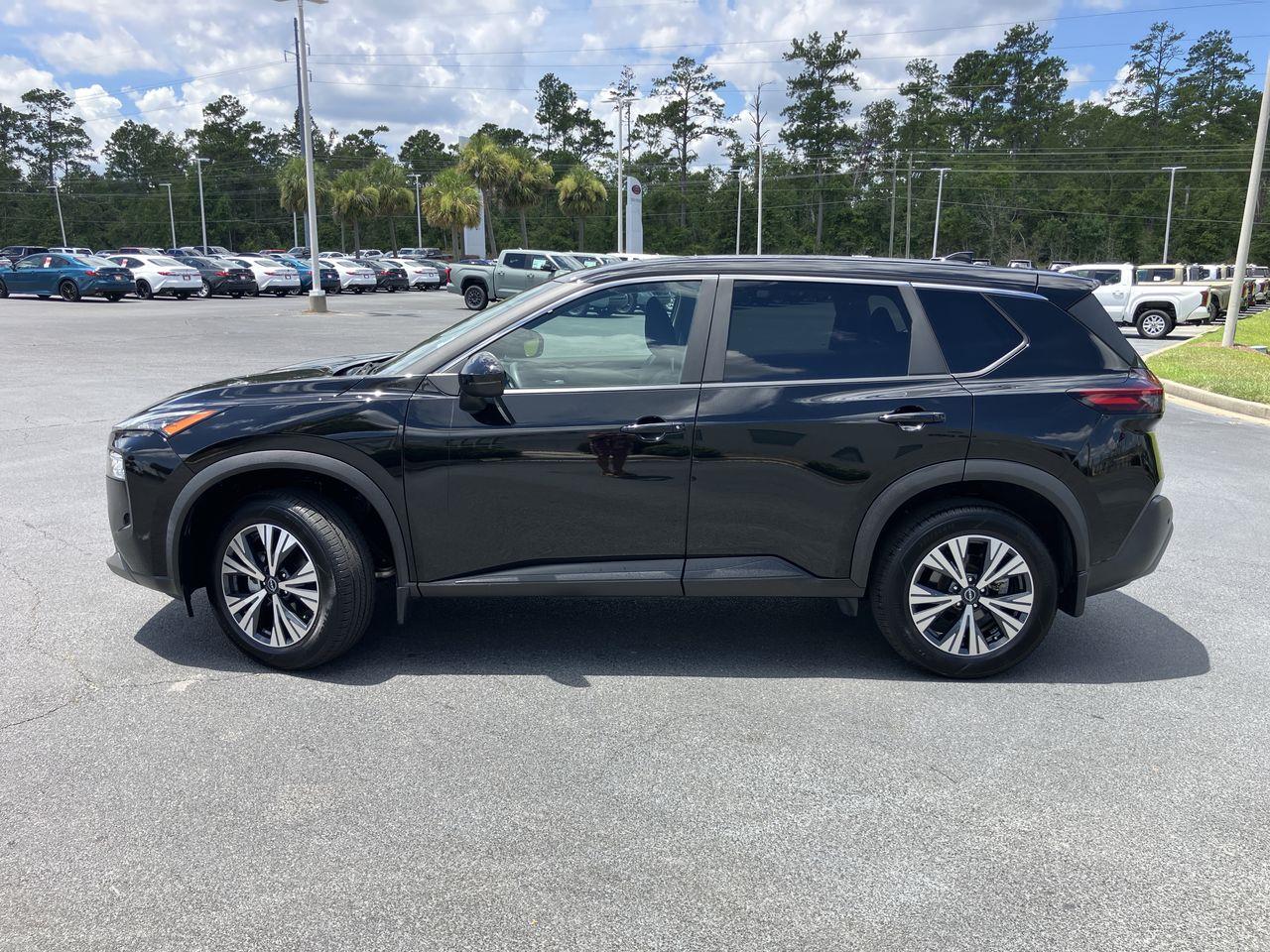 2023 Nissan Rogue SV photo 2