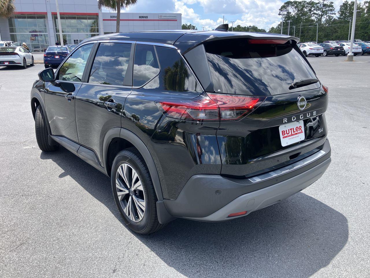 2023 Nissan Rogue SV photo 3