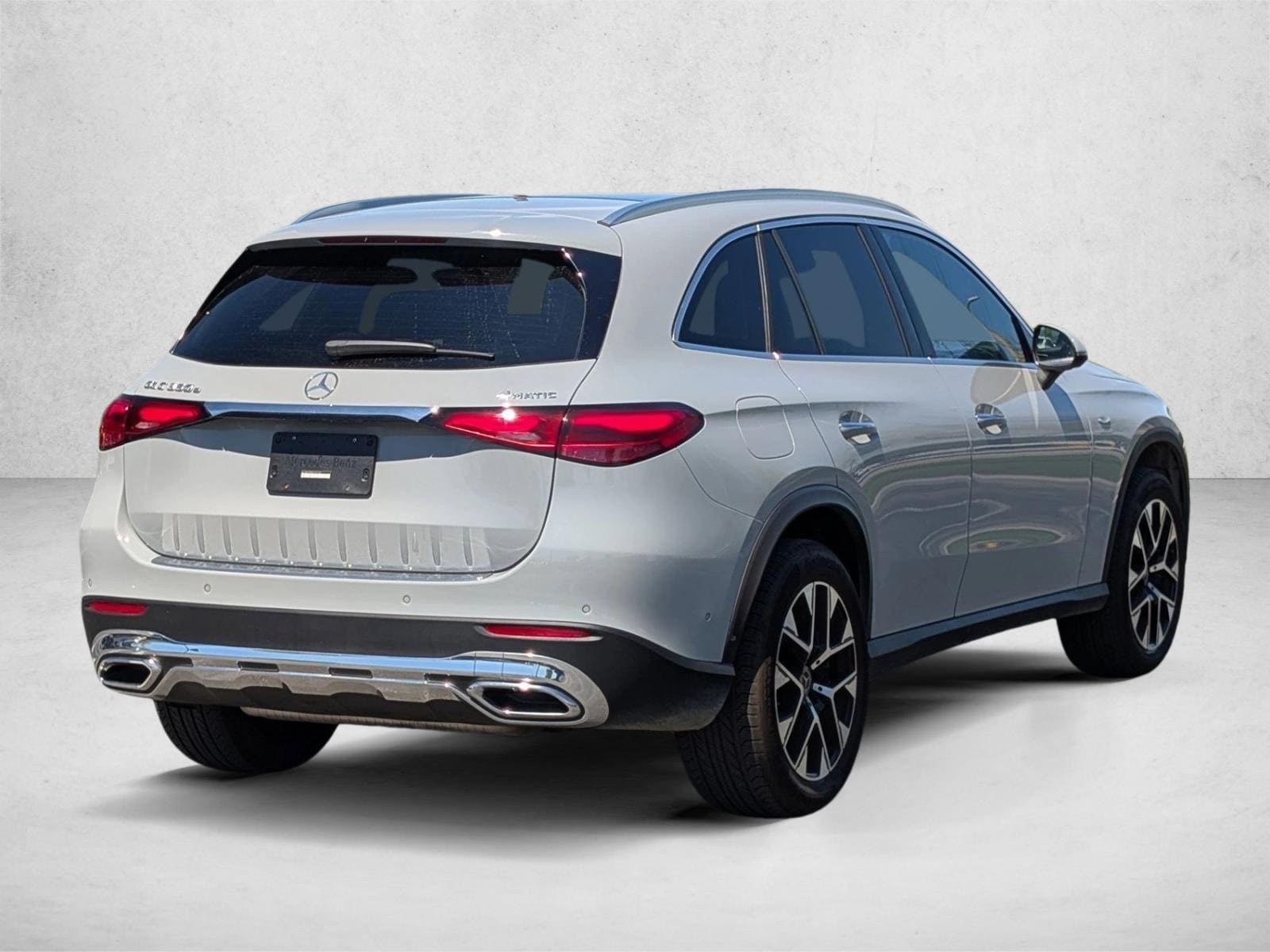 2025 Mercedes-Benz GLC 350e 4MATIC photo 5