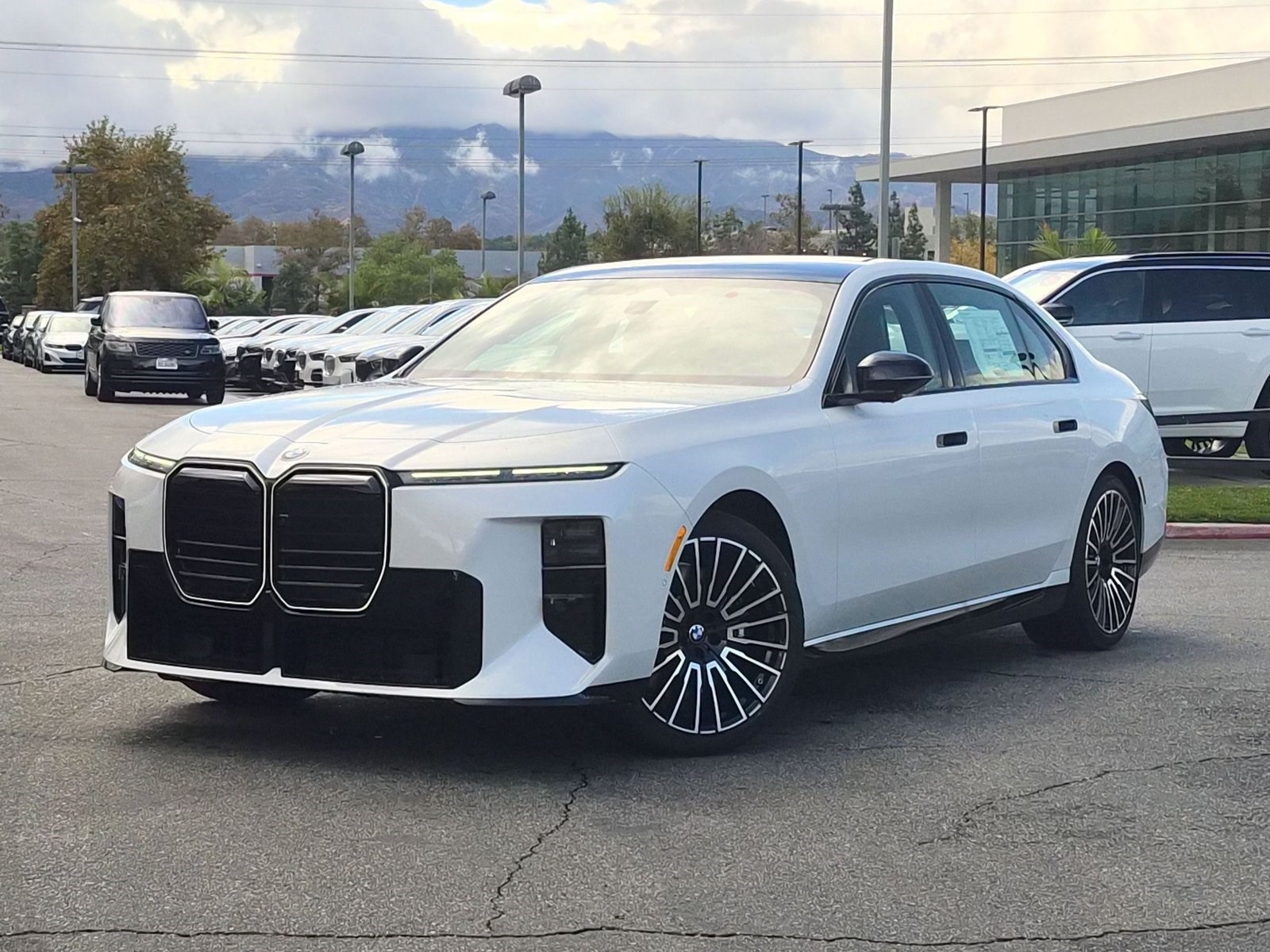 2027 BMW 740i