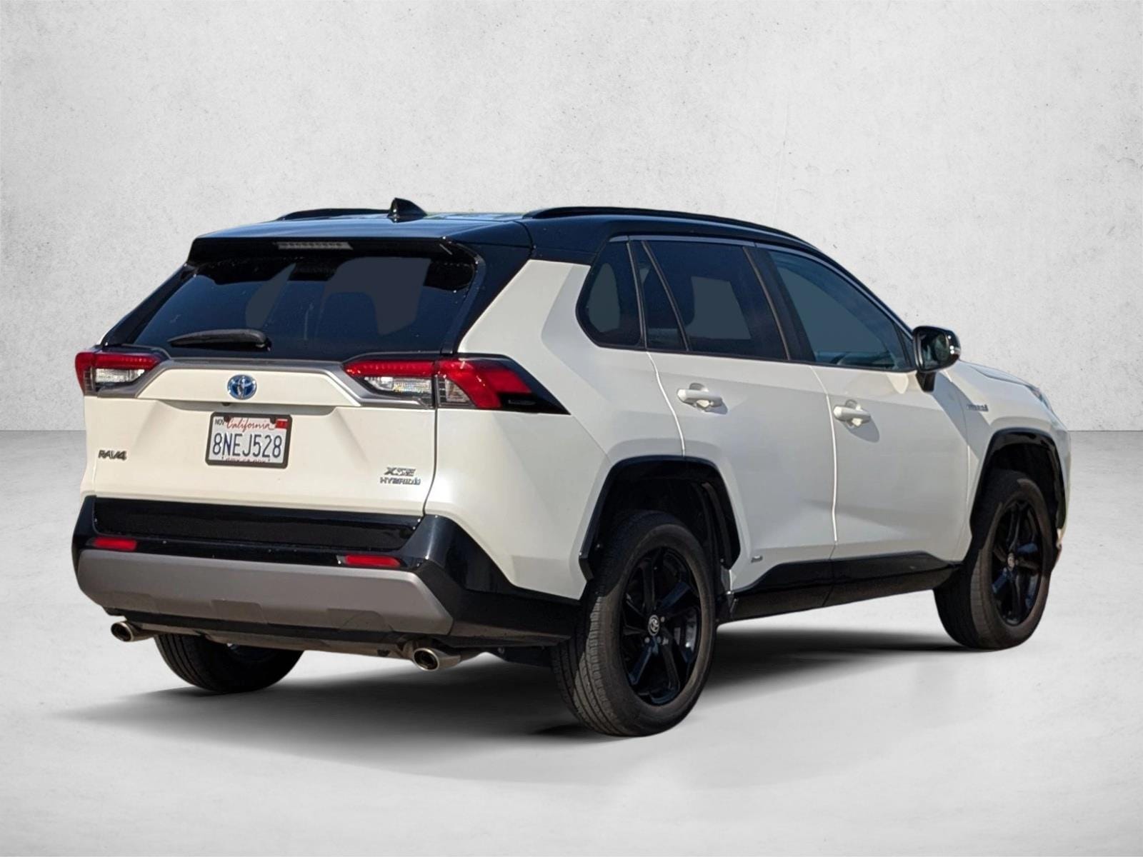 2020 Toyota RAV4 Hybrid XSE photo 5