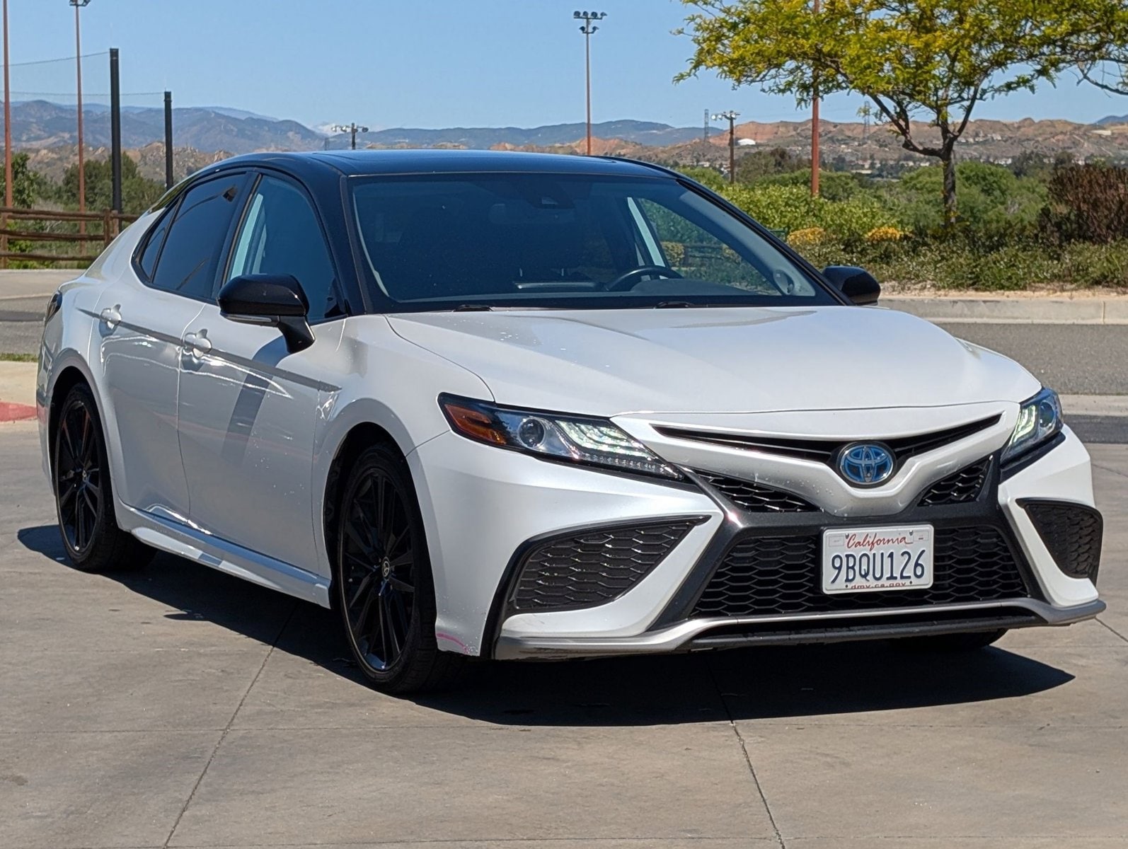 2022 Toyota Camry Hybrid XSE photo 3