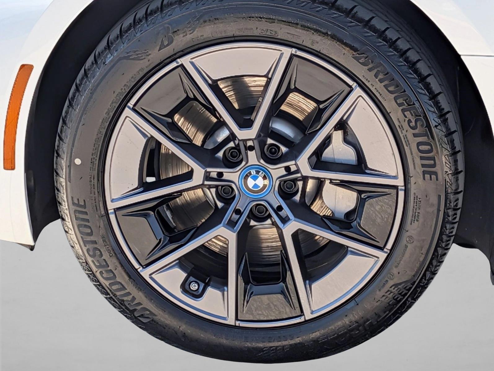 2023 BMW i4 35 - Photo 24