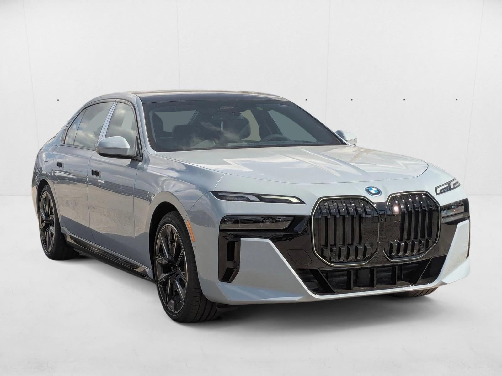 2025 BMW 7 Series 750e - Photo 7