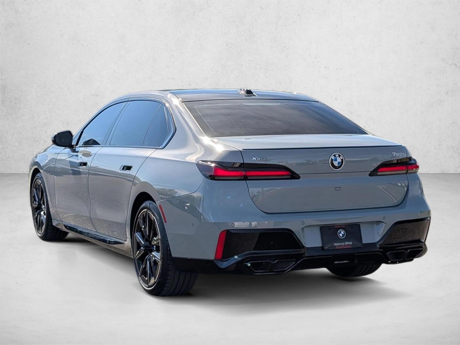 2025 BMW 760i xDrive photo 3