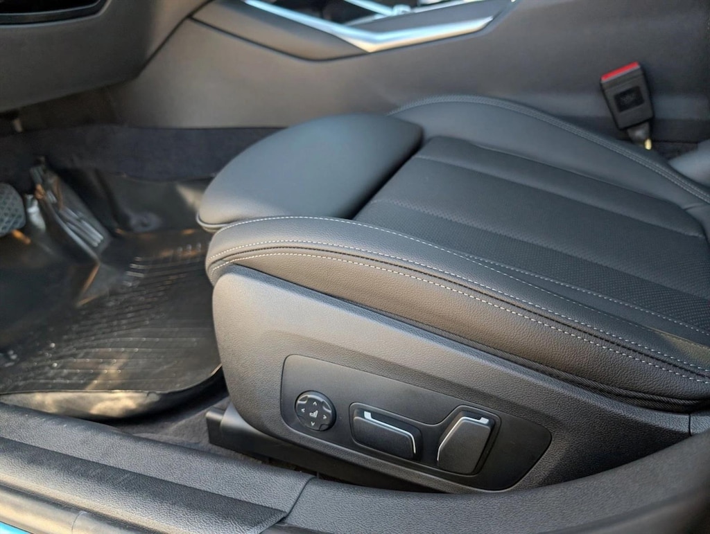 New 2026 BMW 330i Sedan