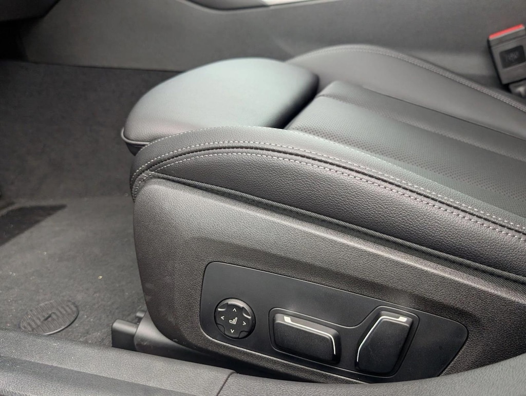 New 2026 BMW 330i NA Sedan