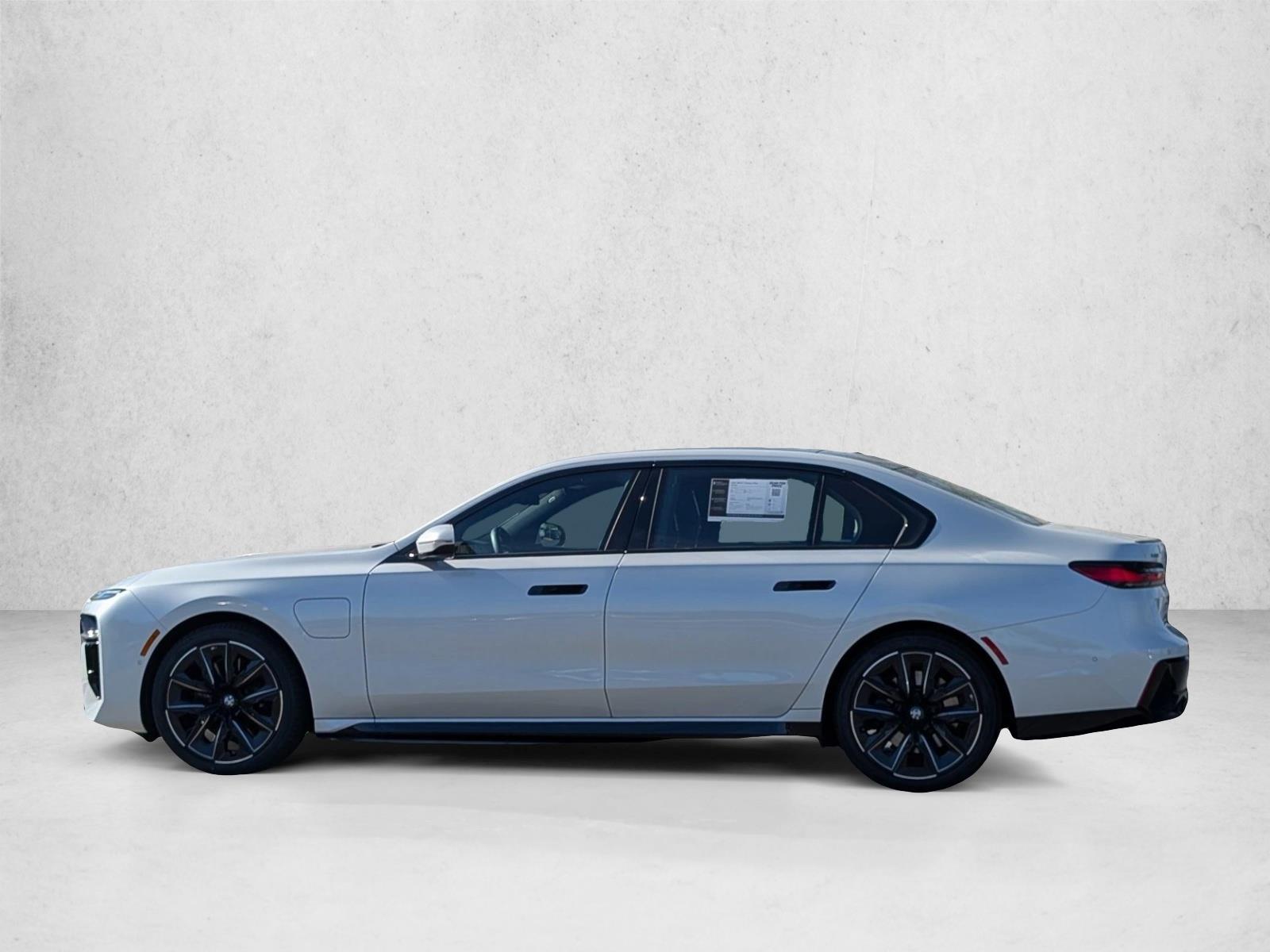 2026 BMW 7 Series 750e - Photo 9