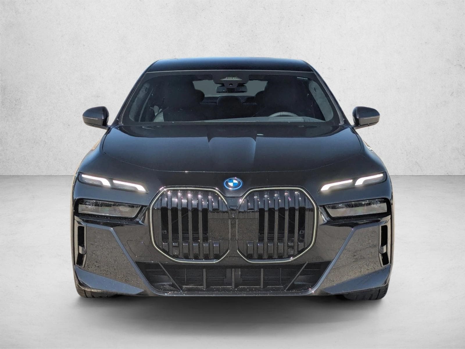 2026 BMW 7 Series 750e - Photo 6