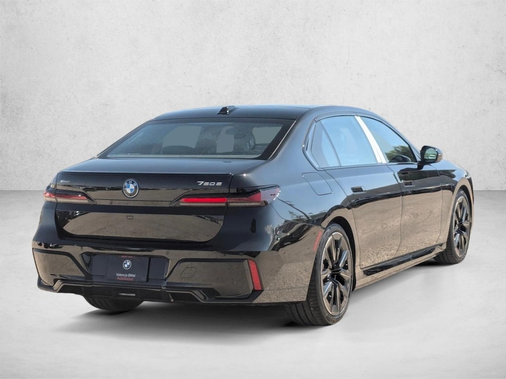 New 2025 BMW 740i Sedan