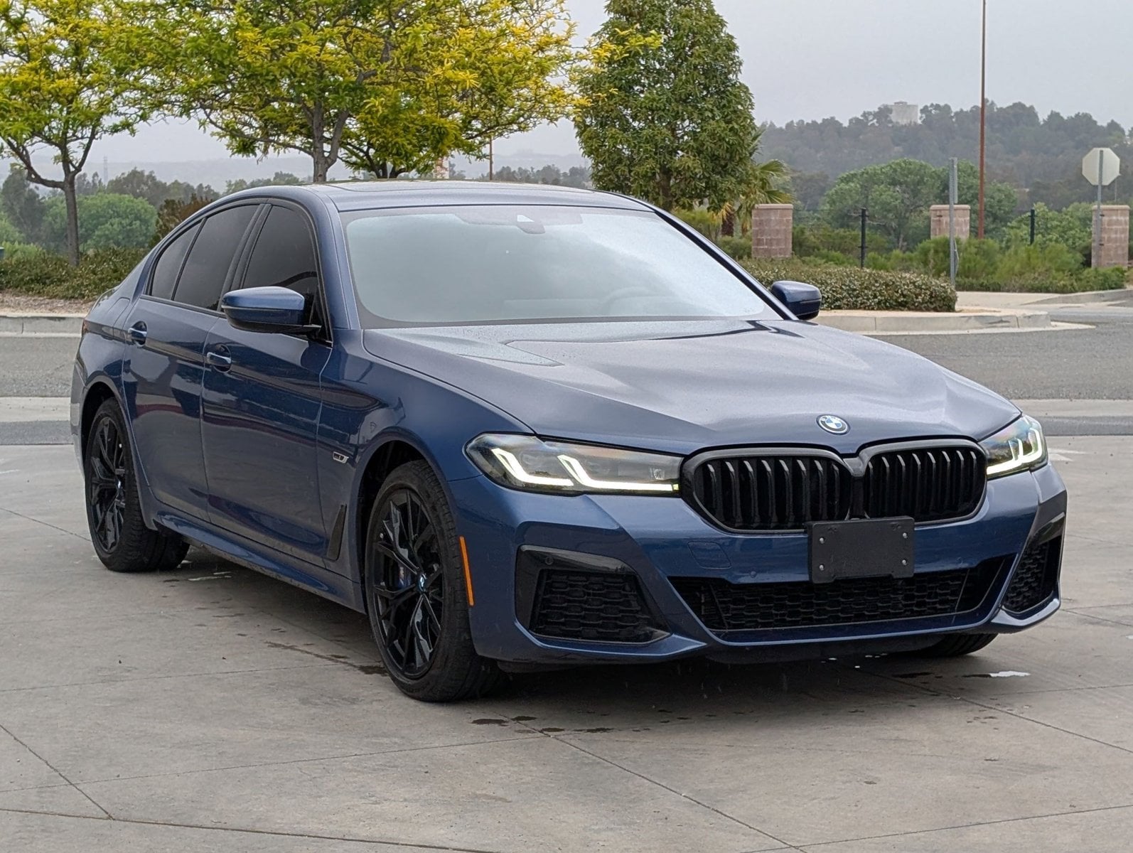 2023 BMW 530e photo 3