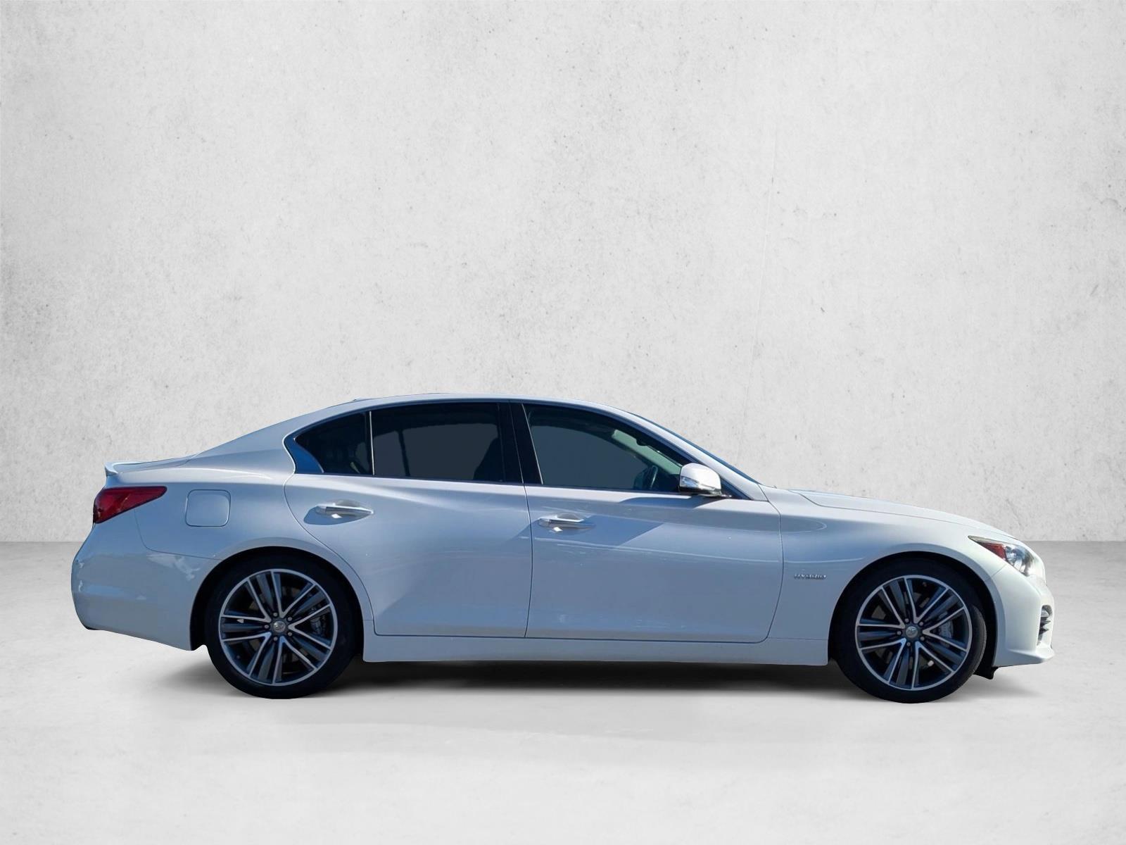 2015 Infiniti Q50 Hybrid Sport photo 4