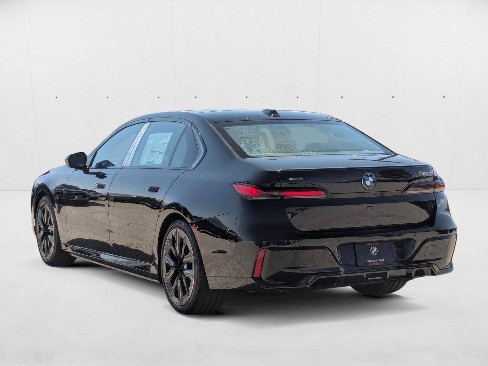 2026 BMW 7 Series 750e - Photo 9