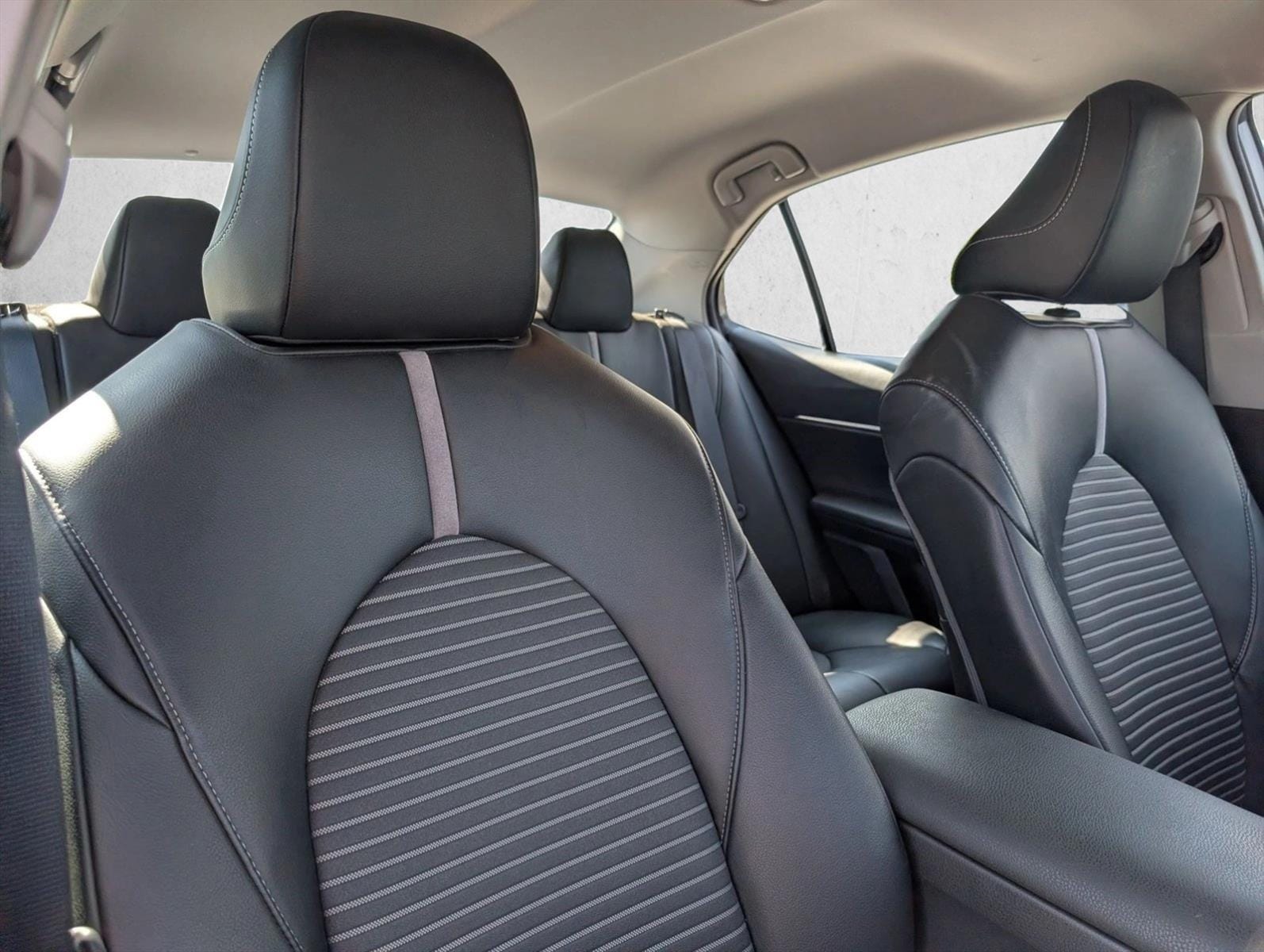2021 Toyota Camry SE - Photo 19