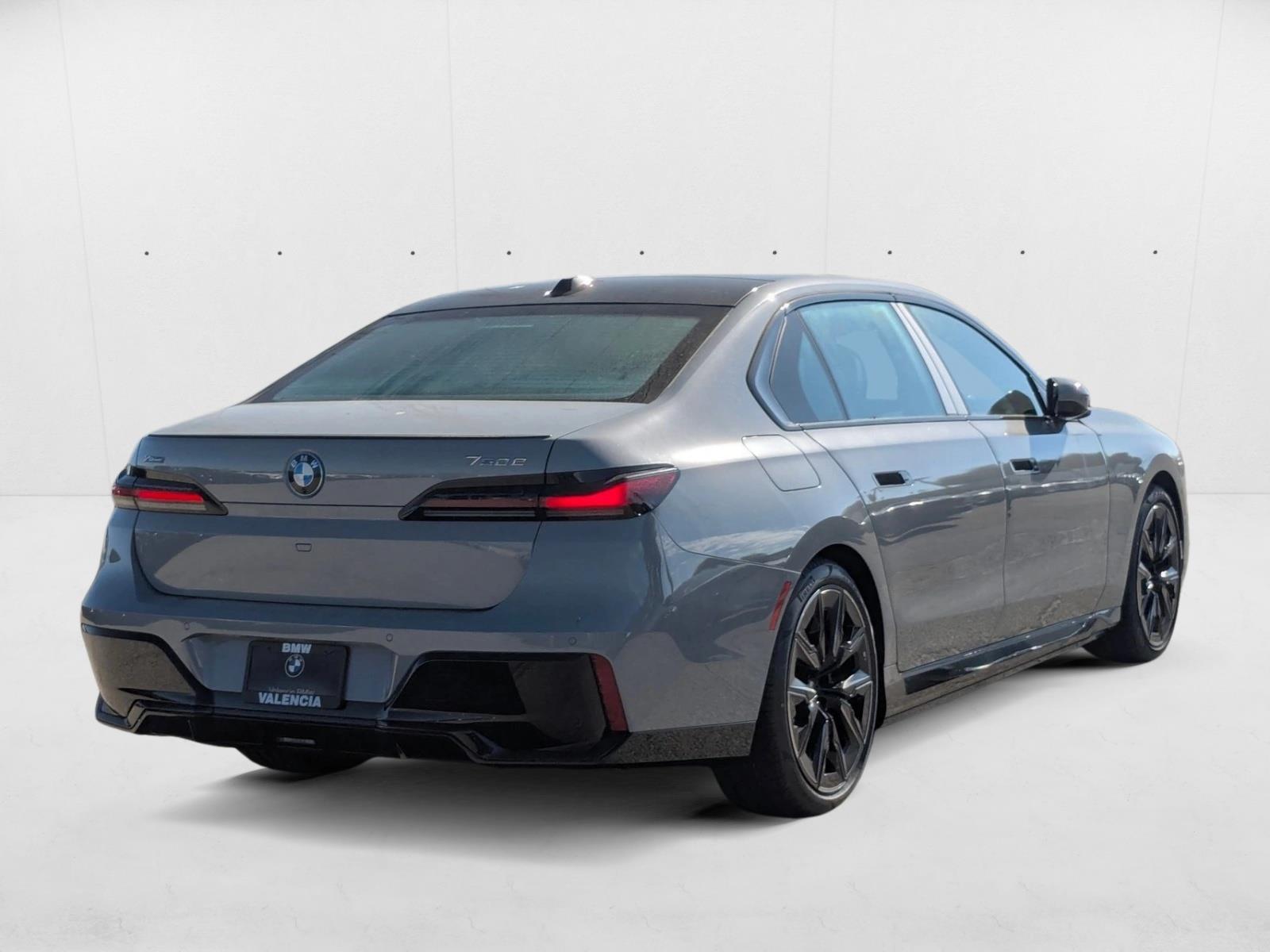 2025 BMW 7 Series 750e - Photo 2