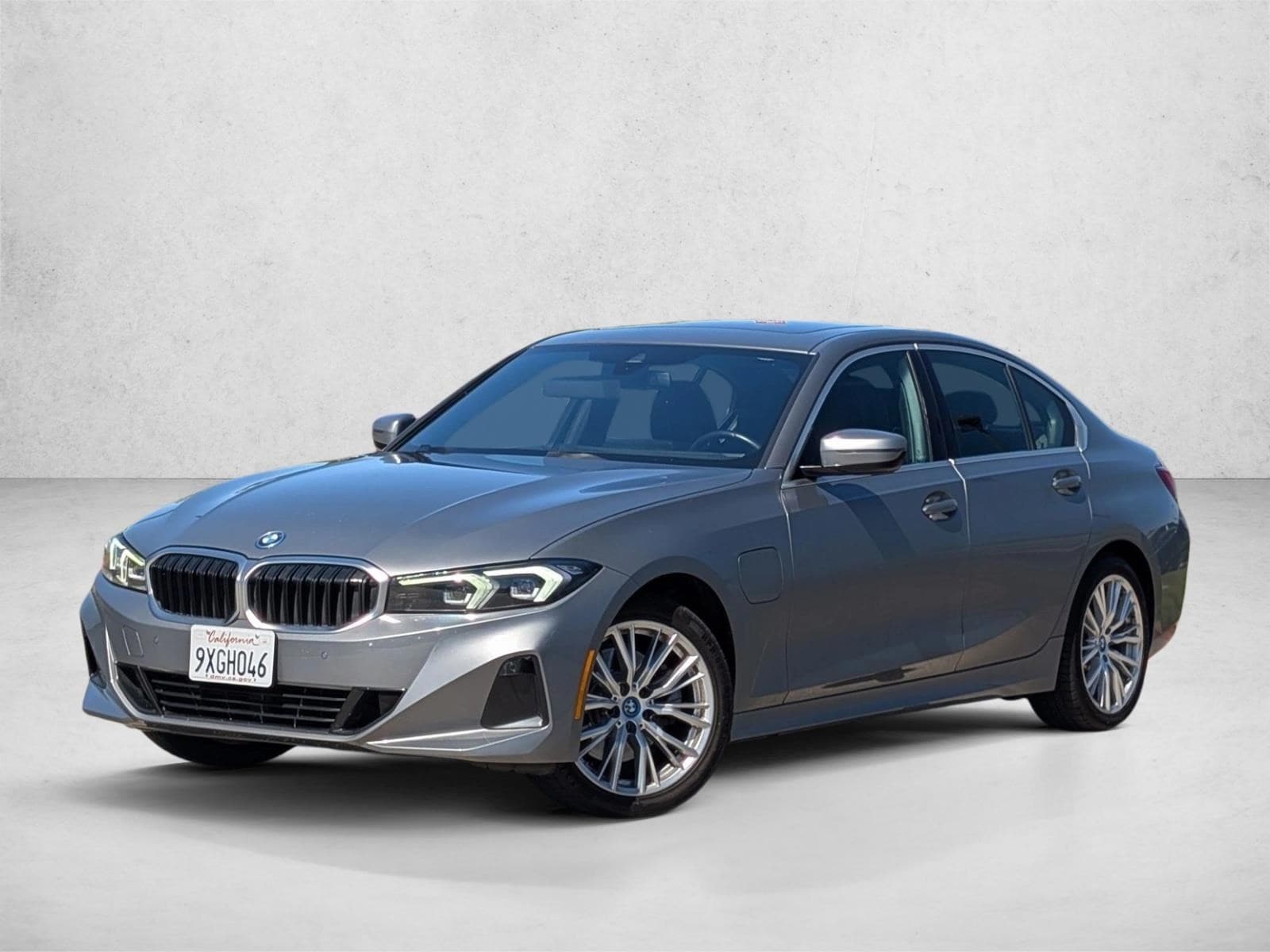 2024 BMW 3 Series 330e Sedan's photo
