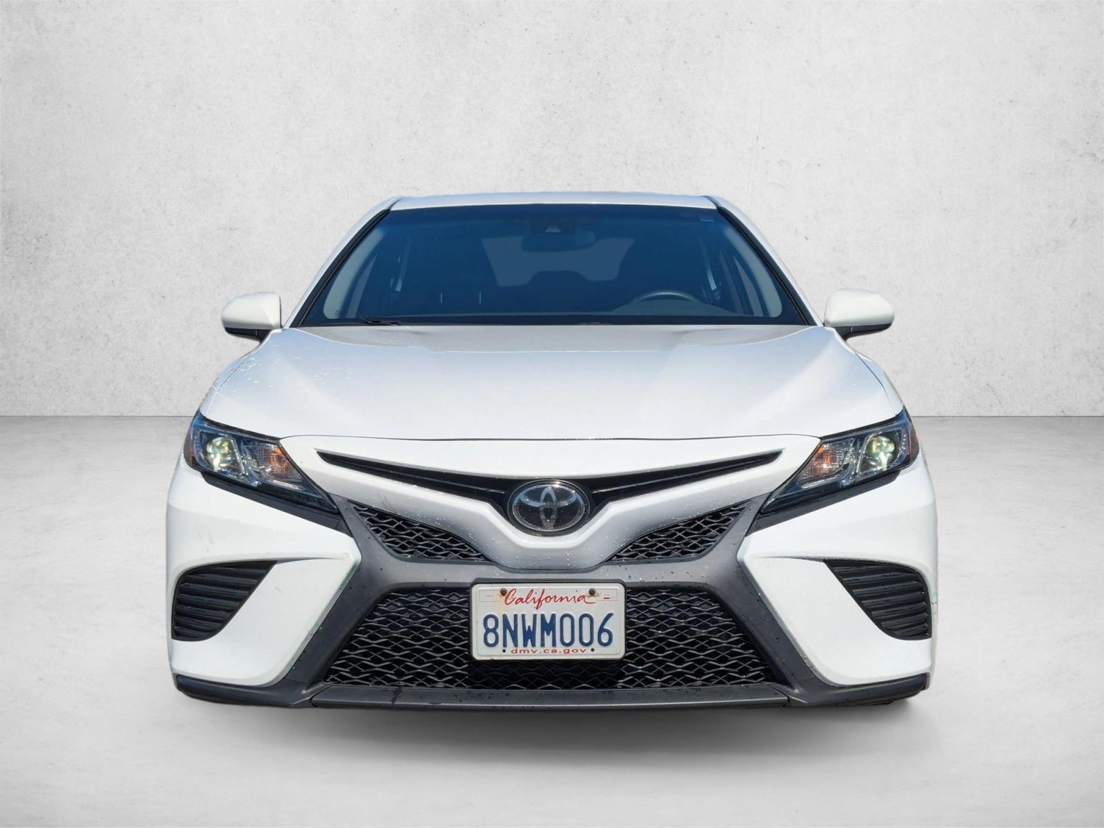 2020 Toyota Camry SE photo 2