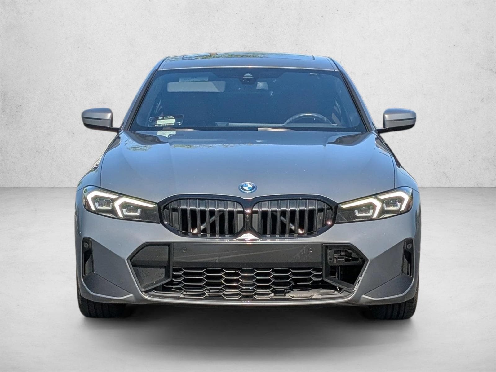 2023 BMW 330e xDrive photo 2