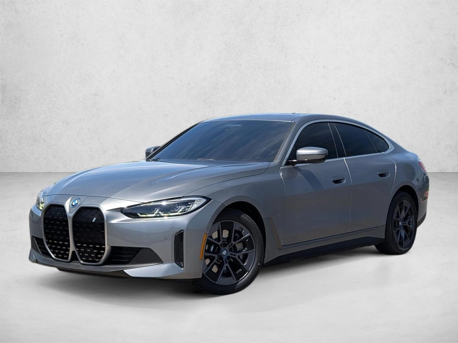 2023 BMW i4 eDrive35's photo
