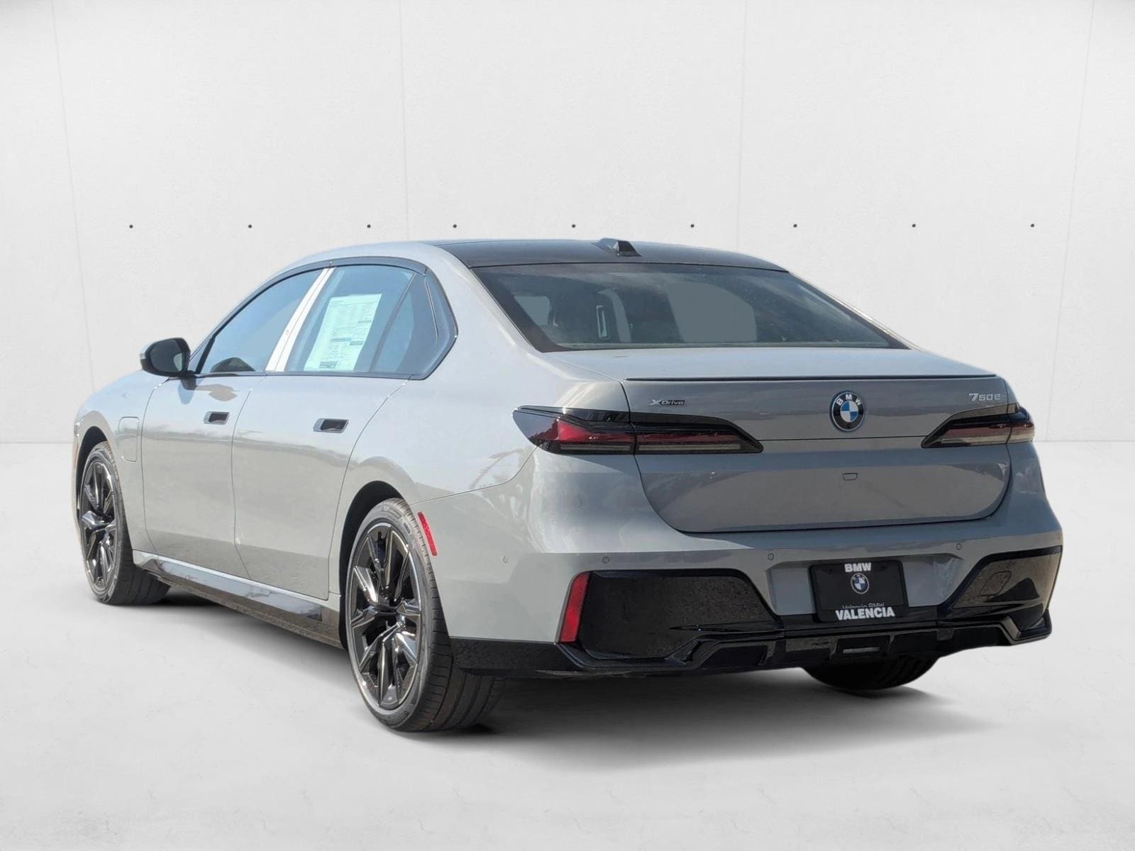 2025 BMW 7 Series 750e - Photo 9
