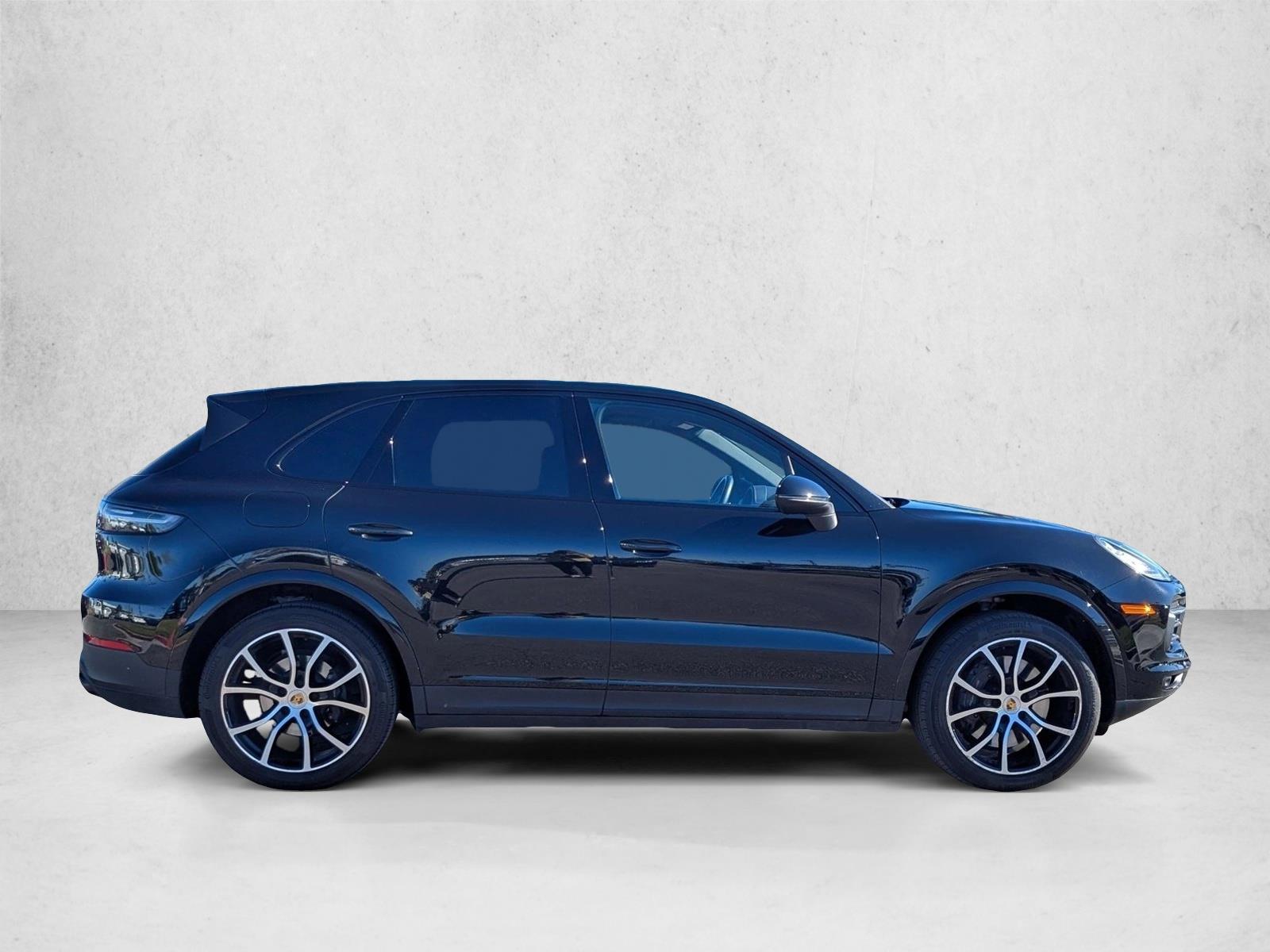 2023 Porsche Cayenne Platinum Edition photo 4