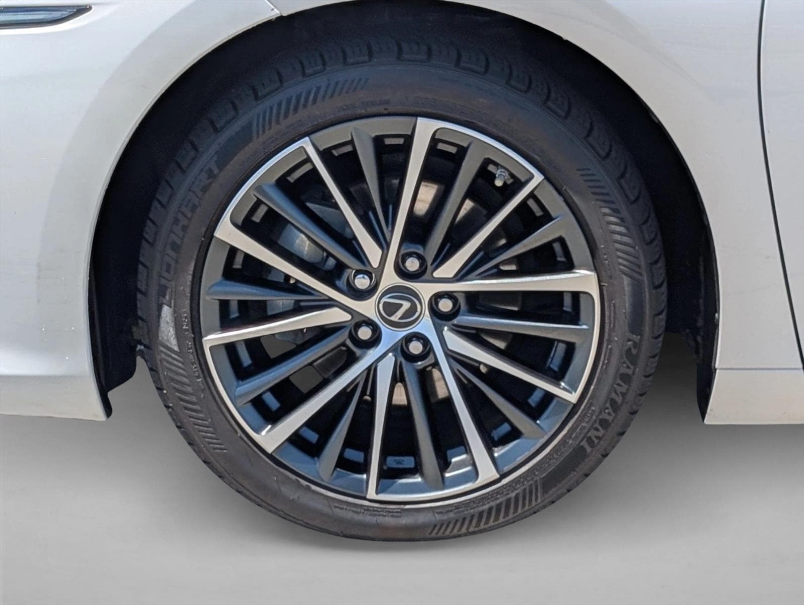 2024 Lexus ES Hybrid 300h - Photo 24