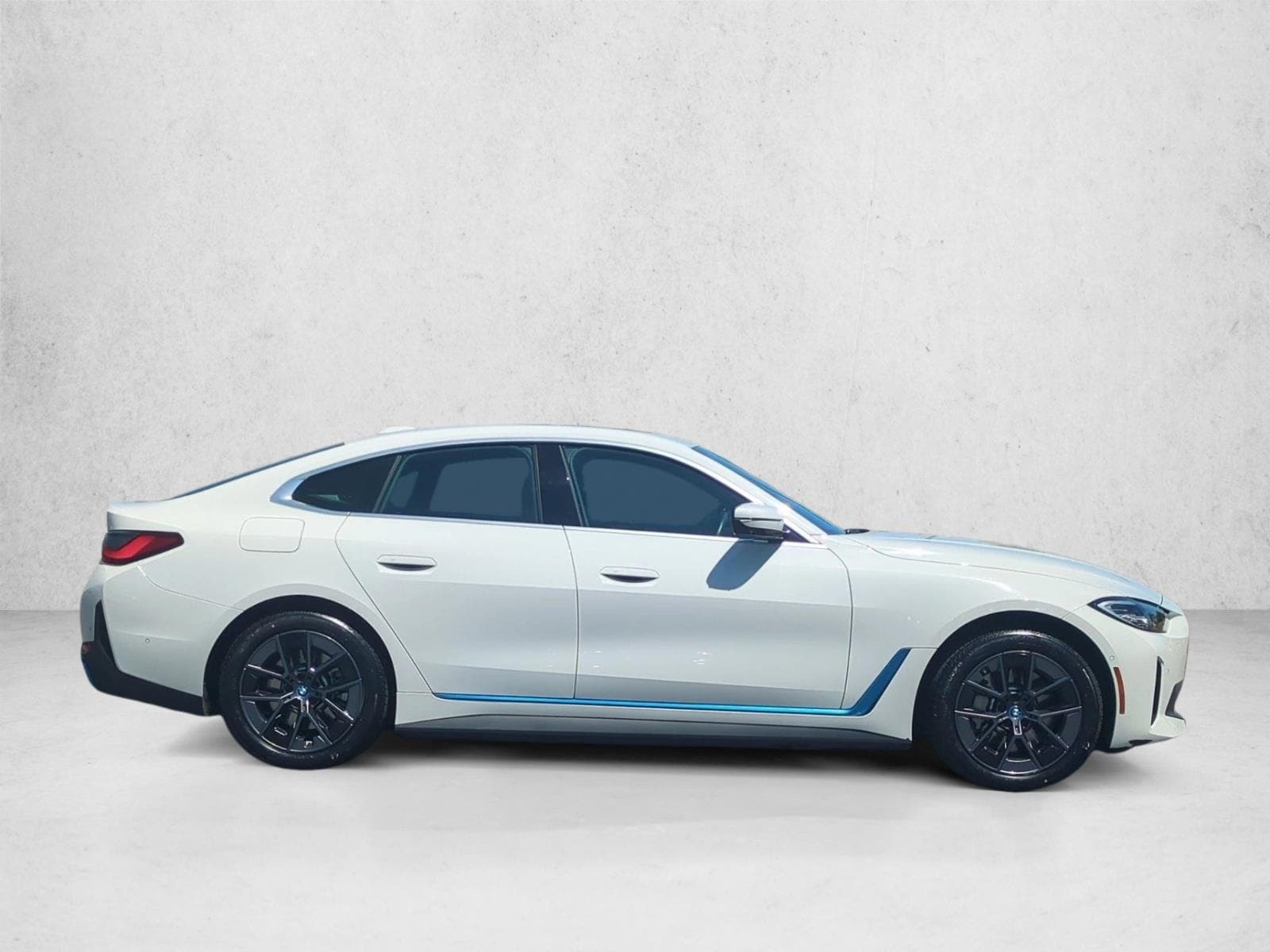 2023 BMW i4 35 - Photo 4