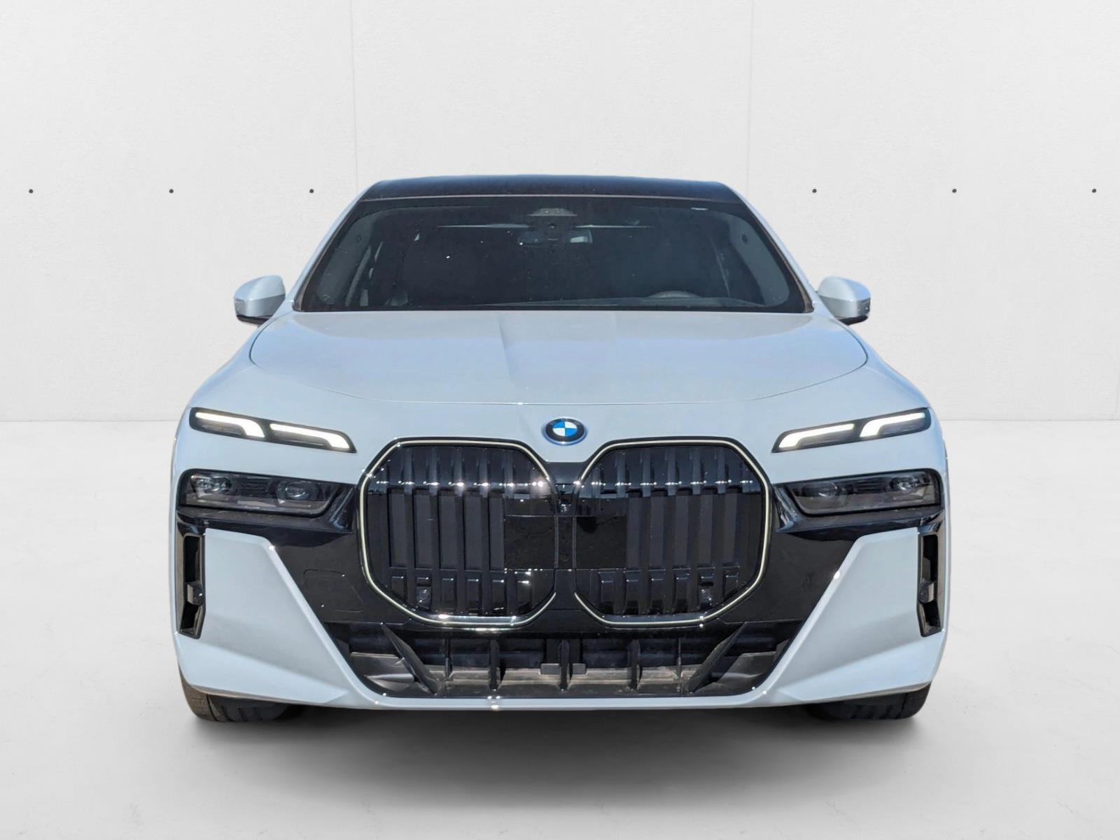 2025 BMW 7 Series 750e - Photo 6
