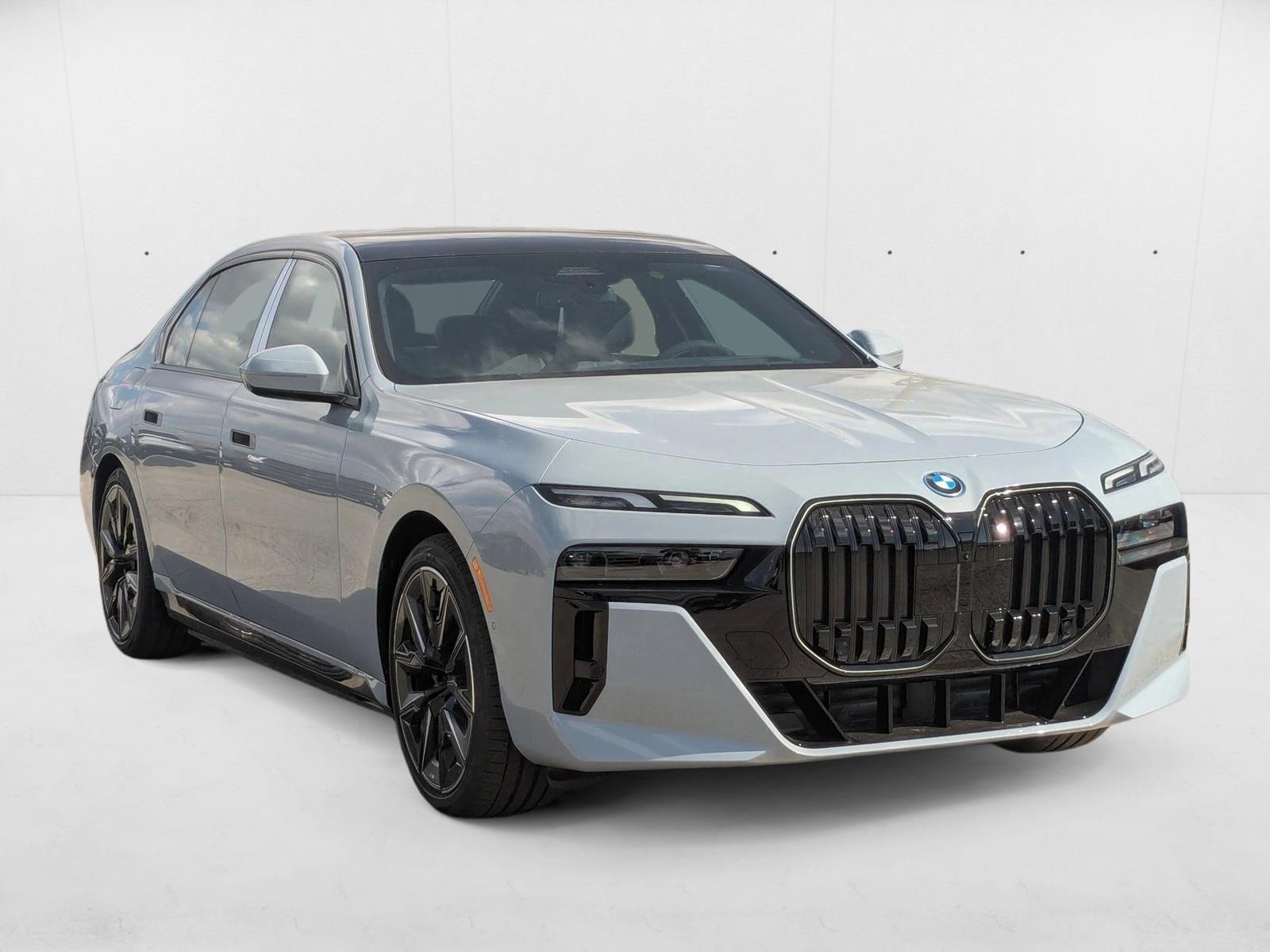 2025 BMW 7 Series 750e - Photo 7