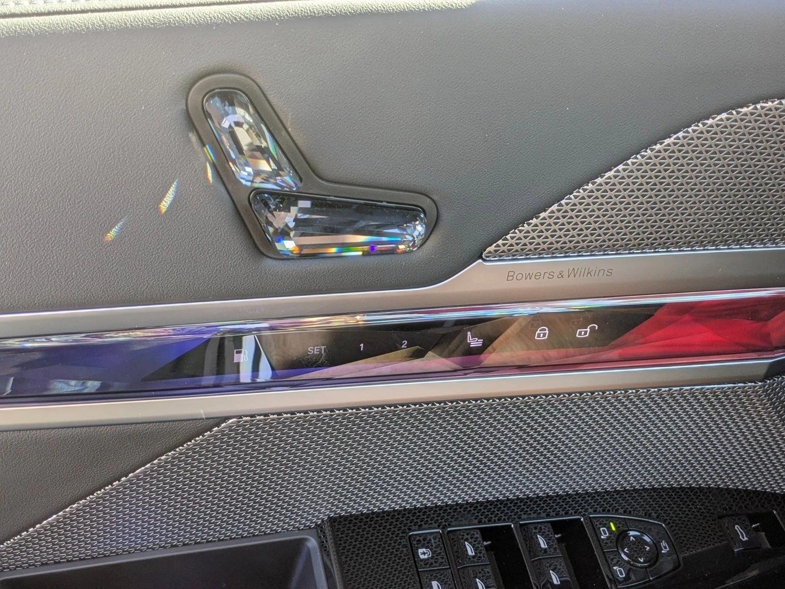 2025 BMW 7 Series 750e - Photo 4