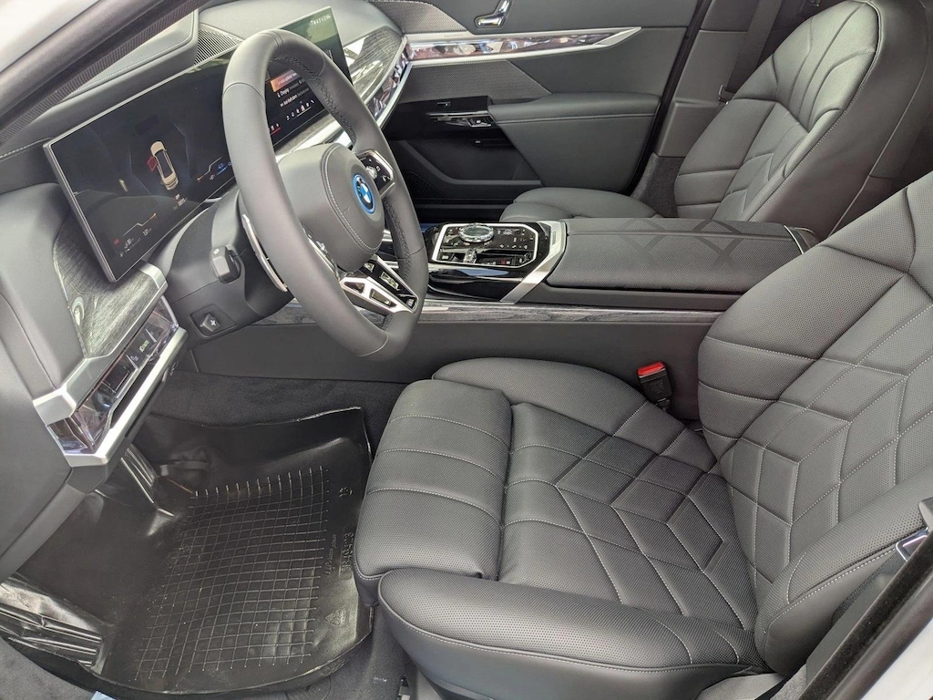 New 2026 BMW 750e xDrive Sedan