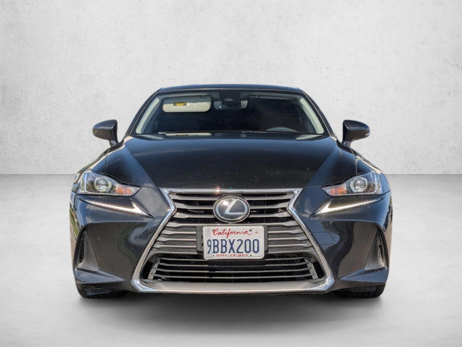 2019 Lexus IS 300 photo 2
