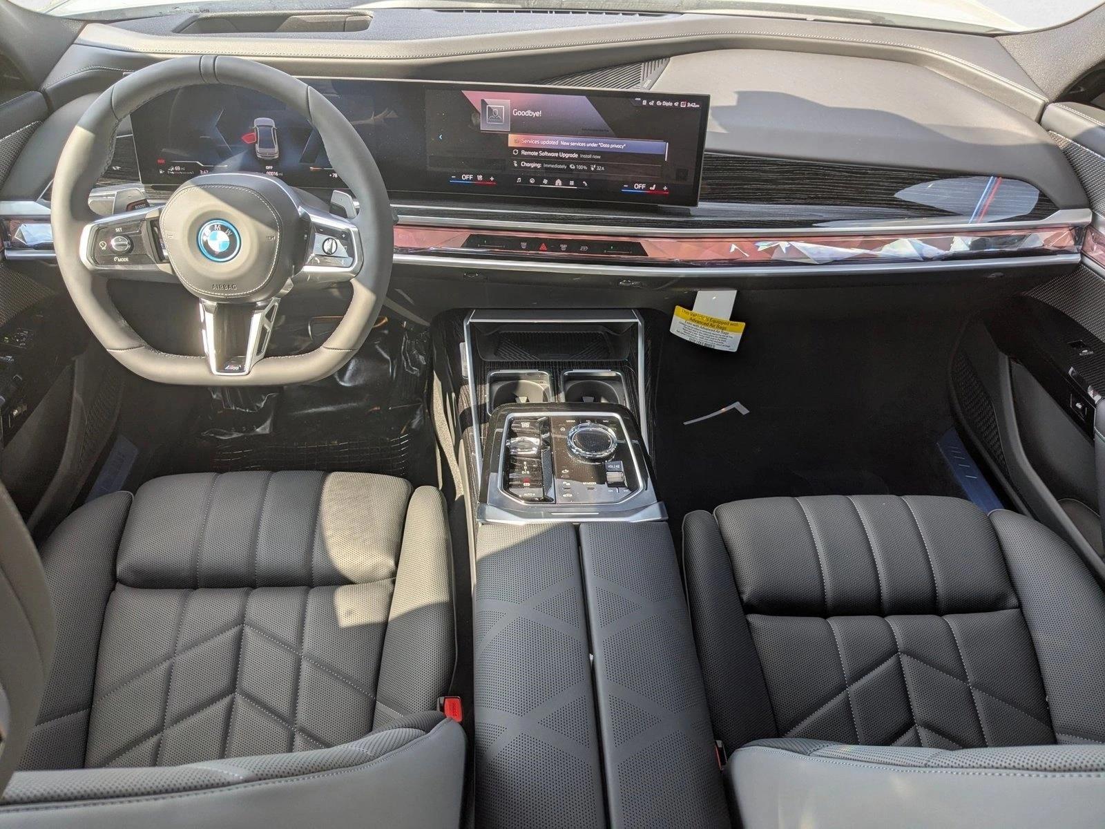 2025 BMW 7 Series 750e - Photo 15