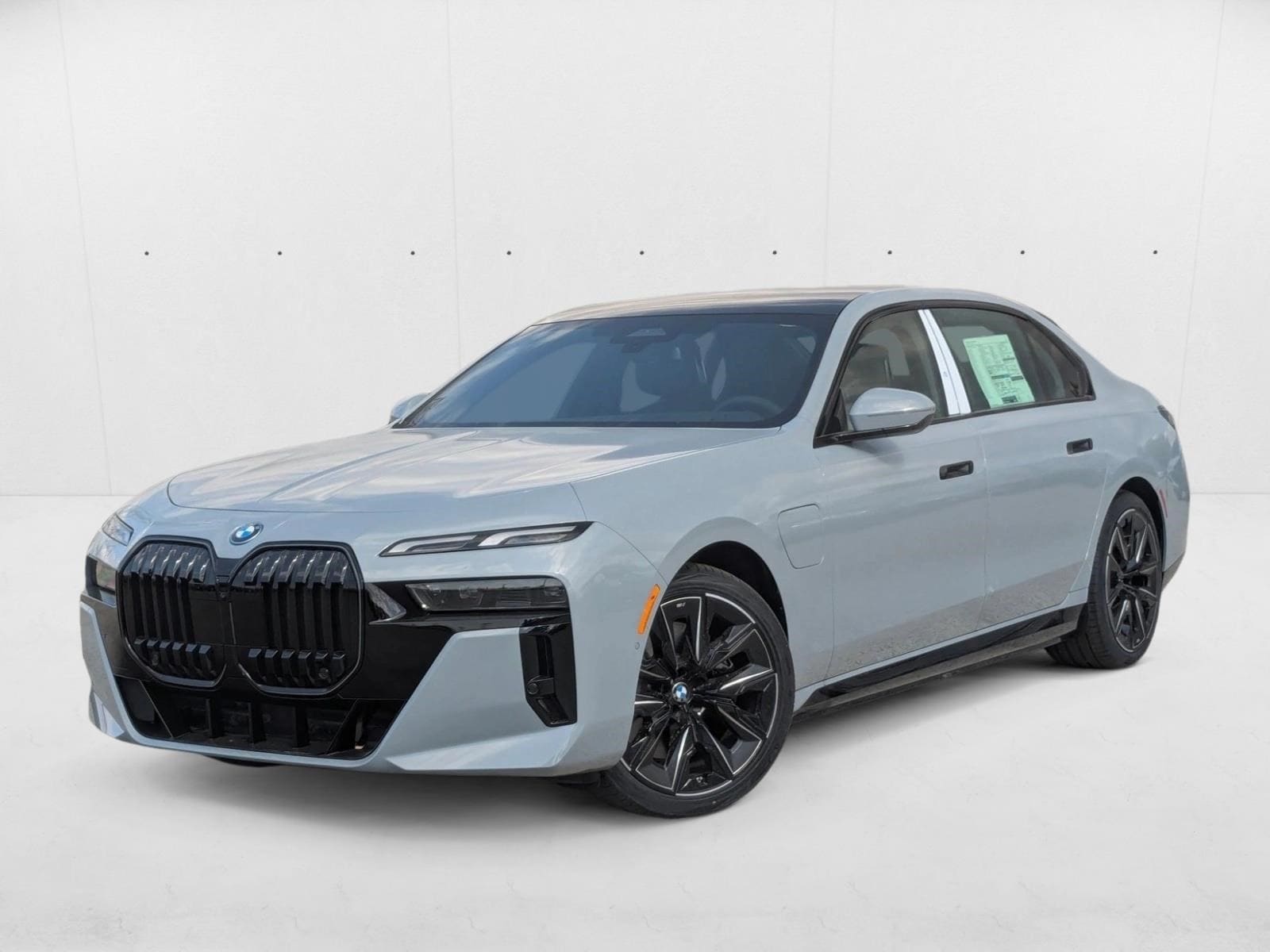 2025 BMW 7 Series 750e xDrive Sedan's photo