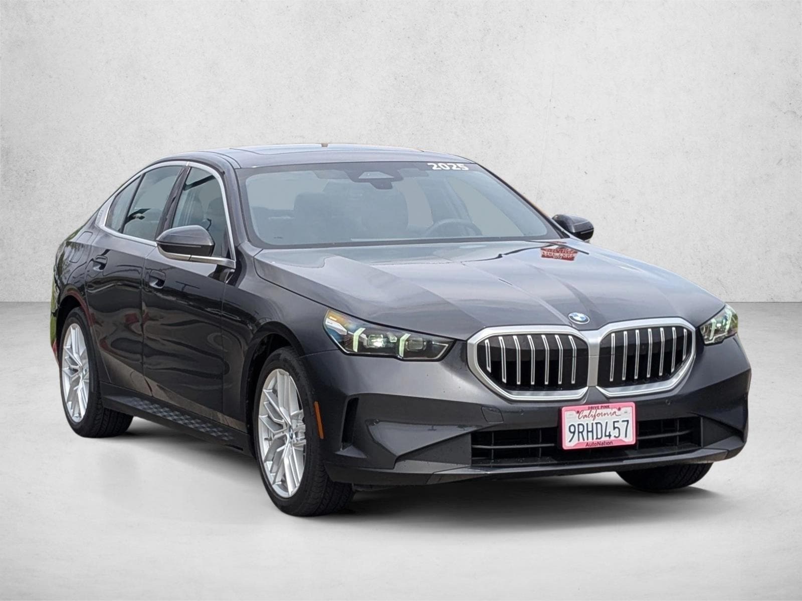 2025 BMW 530i photo 2