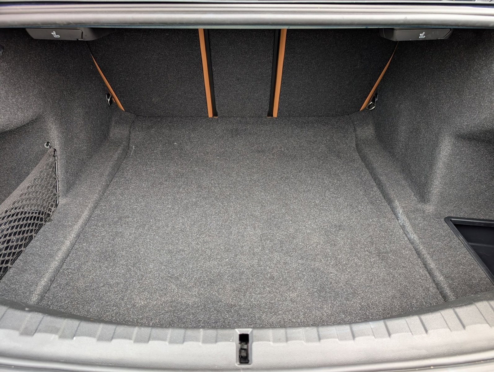 2023 BMW 330i photo 5