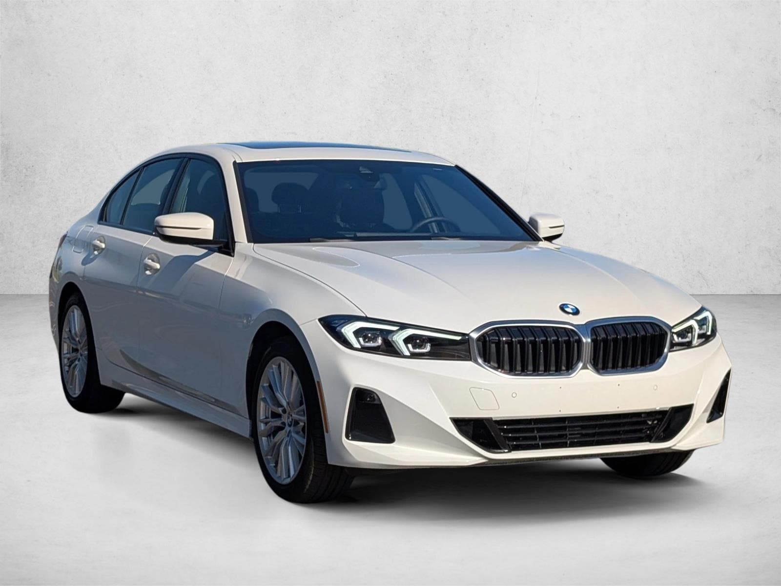 2023 BMW 330i photo 2