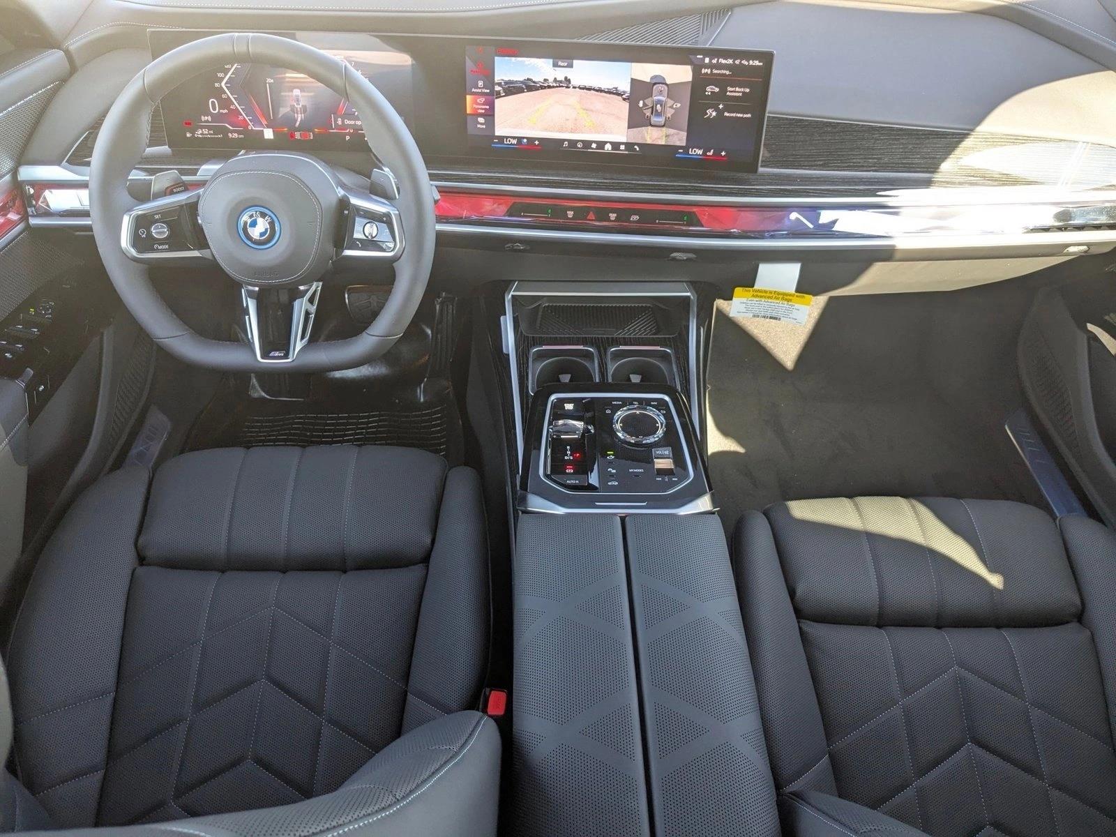 2025 BMW 7 Series 750e - Photo 15