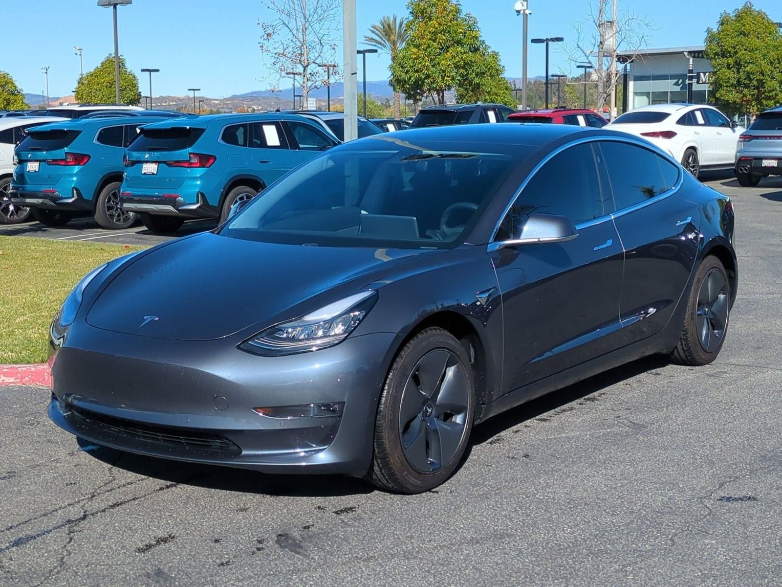2019 Tesla Model 3 Mid Range's photo