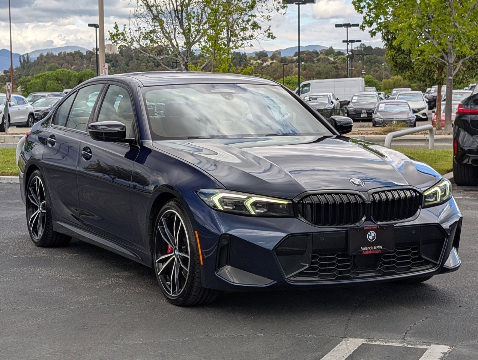 2023 BMW 330i photo 2