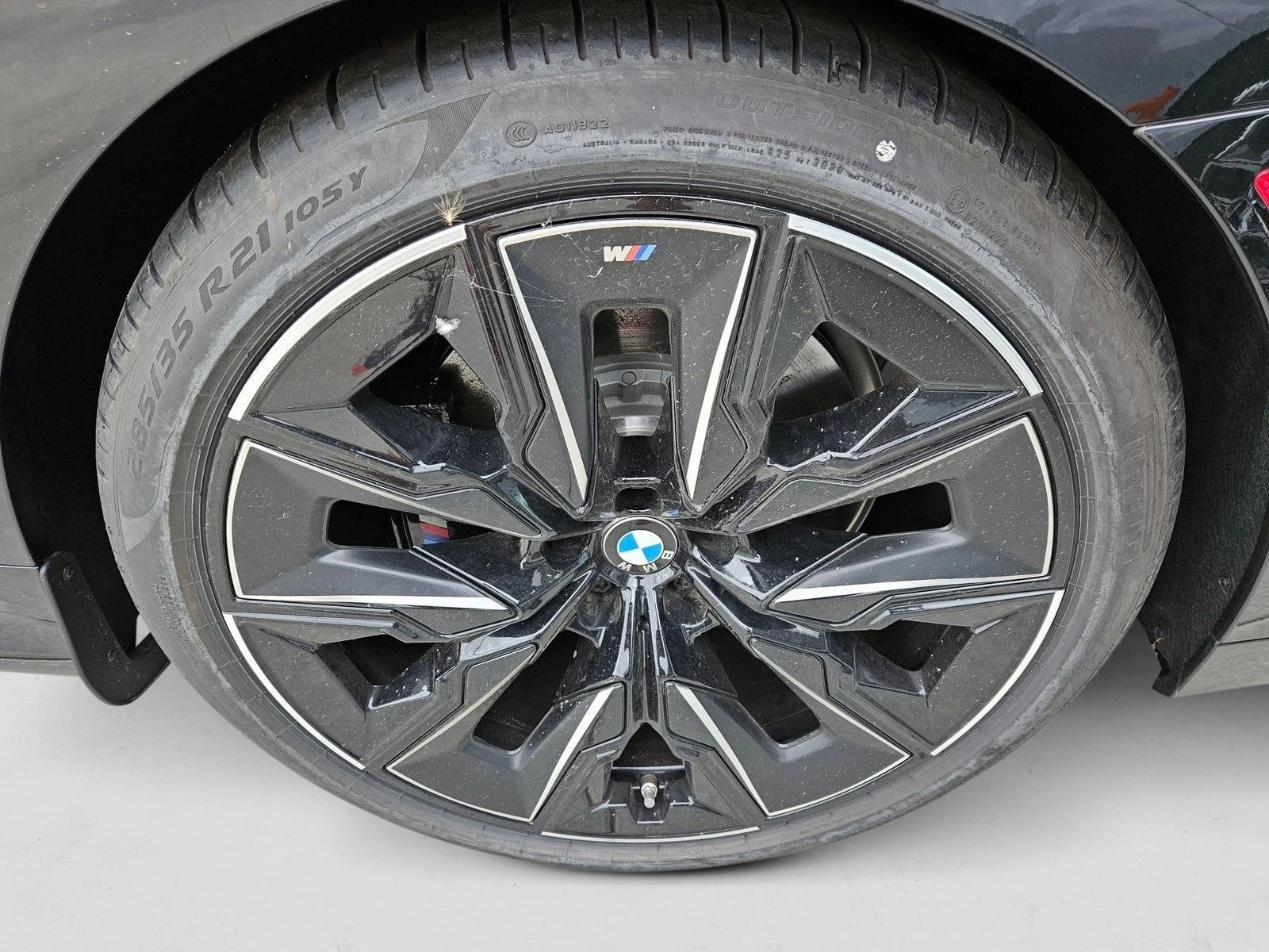2025 BMW i7 60 - Photo 9