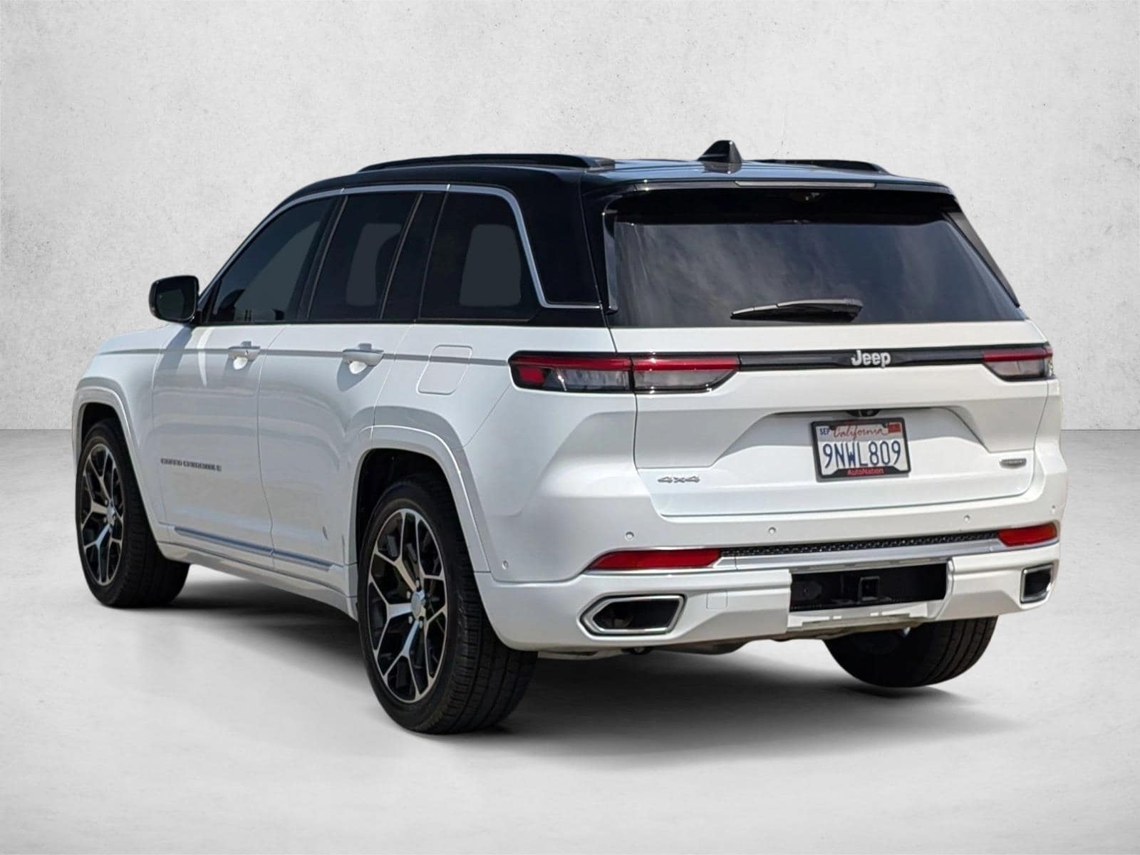 2024 Jeep Grand Cherokee Summit photo 3